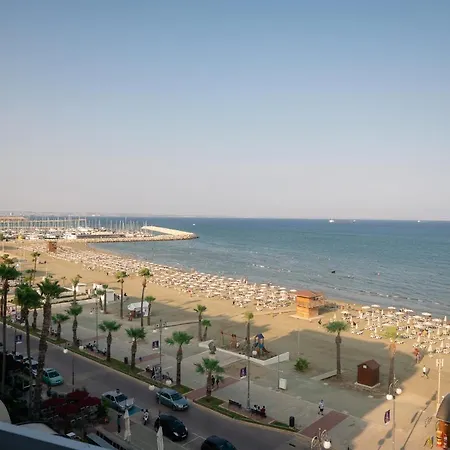 Quattro Beachfront Sea View Ap 53 * Larnaca