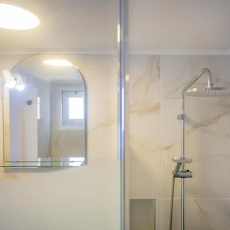 Quattro Beachfront Sea View Ap 53 아파트 *