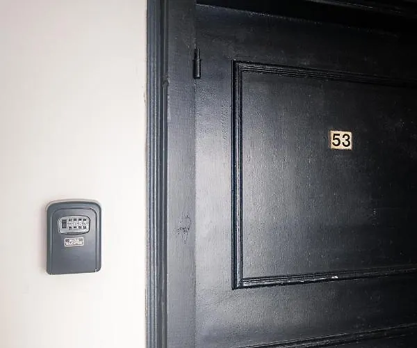 Quattro Beachfront Sea View Ap 53 *