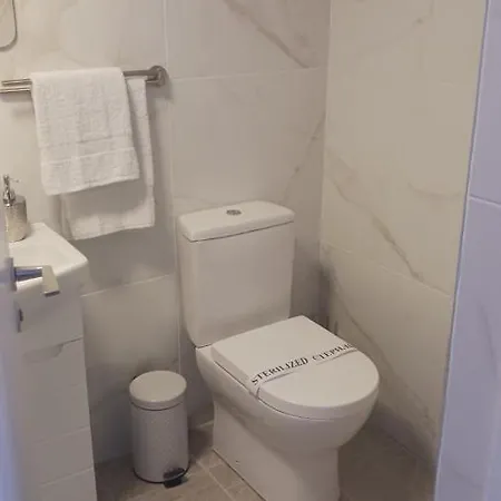 דירה Quattro Beachfront Sea View Ap 53 לרנקה