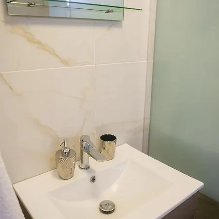 Quattro Beachfront Sea View Ap 53 * לרנקה