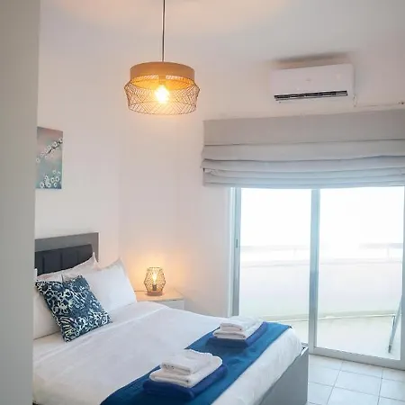 דירה Quattro Beachfront Sea View Ap 53 לרנקה