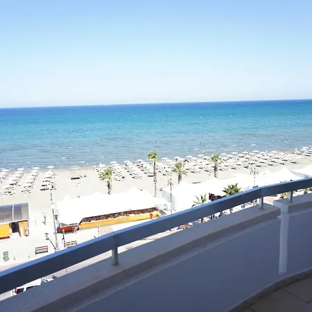 Apartamento Quattro Beachfront Sea View Ap 53 *