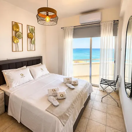 Quattro Beachfront Sea View Ap 53 *