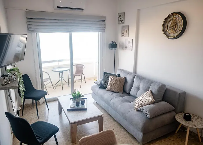 Quattro Beachfront Sea View Ap 53 *