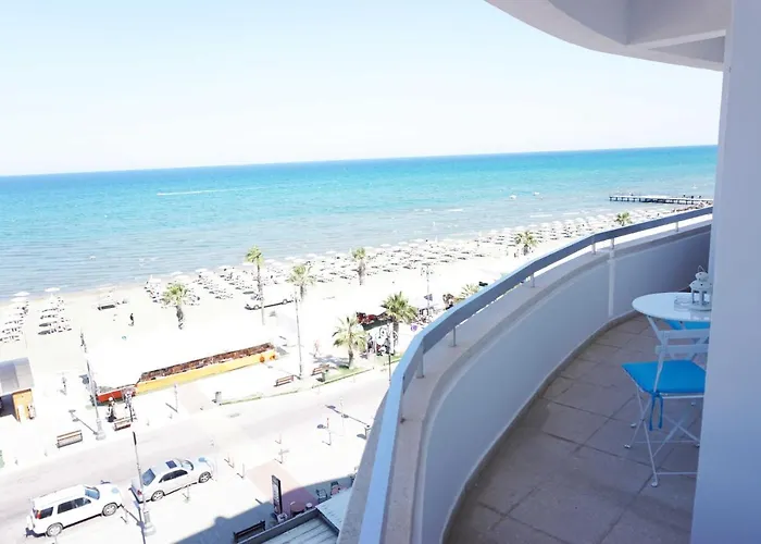 Quattro Beachfront Sea View Ap 53 * Λάρνακα